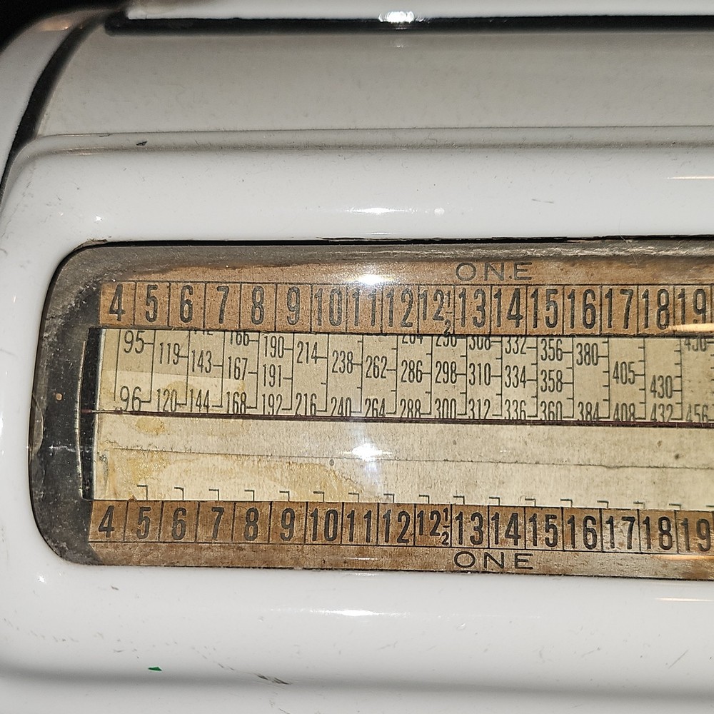 Antique White Computing Scale Type 91588, 24 lb Capacity, Standard Store Scale