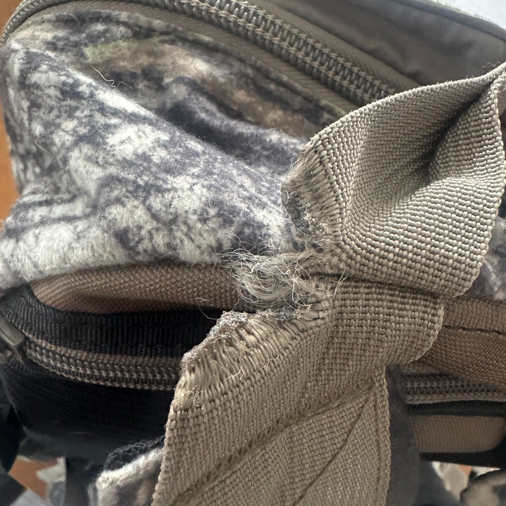 (TORN STRAP) Camelback Maximum Gear Motherlode Backpack Camouflage Hunting