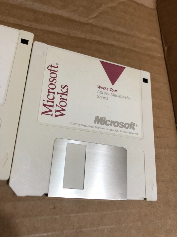 Apple System Startup/PROGRAM/WORKS TOUR Version 2.0 3.5 Floppys