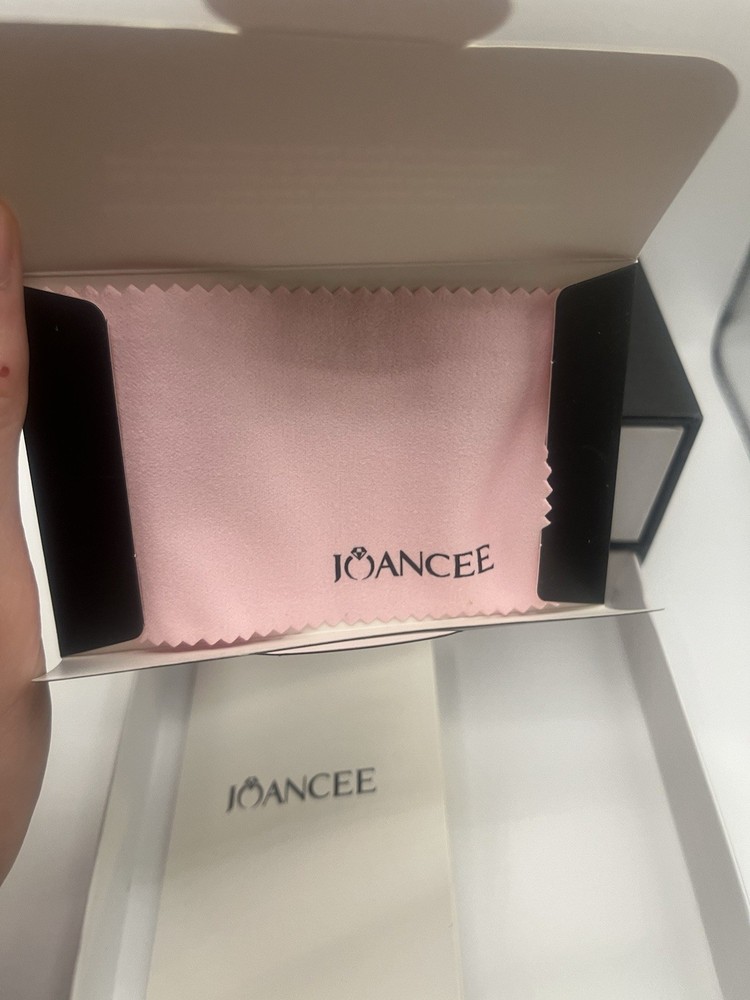 joancee empty Display And Ring box With Cleaning Cloth