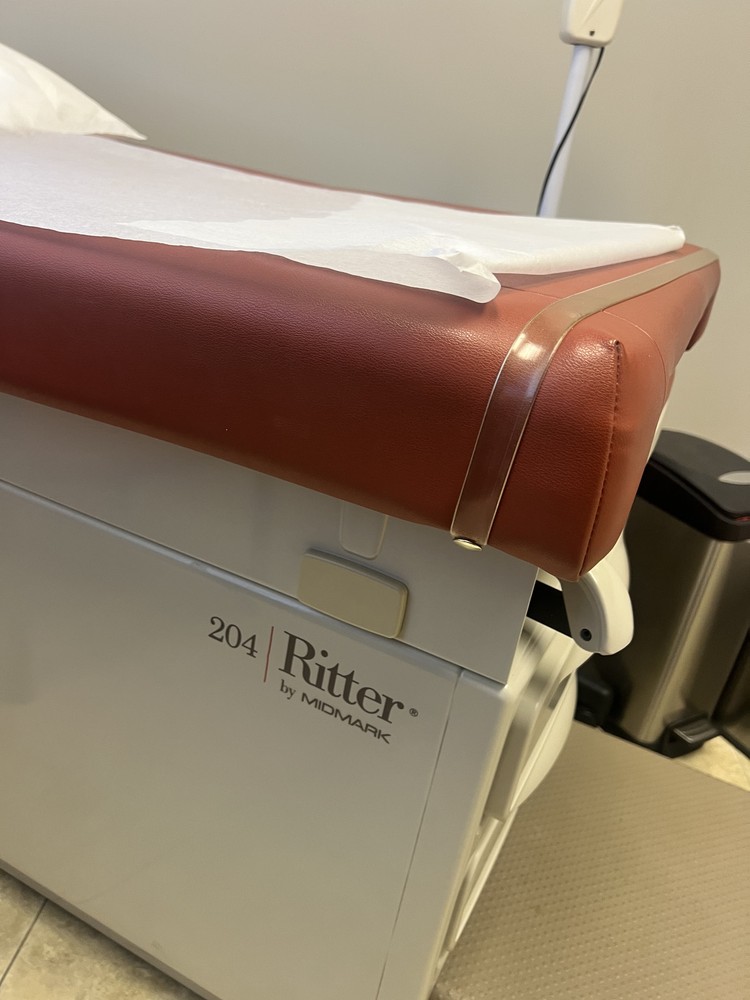 2 Midmark - Ritter 204 Exam Tables and 2 Stools
