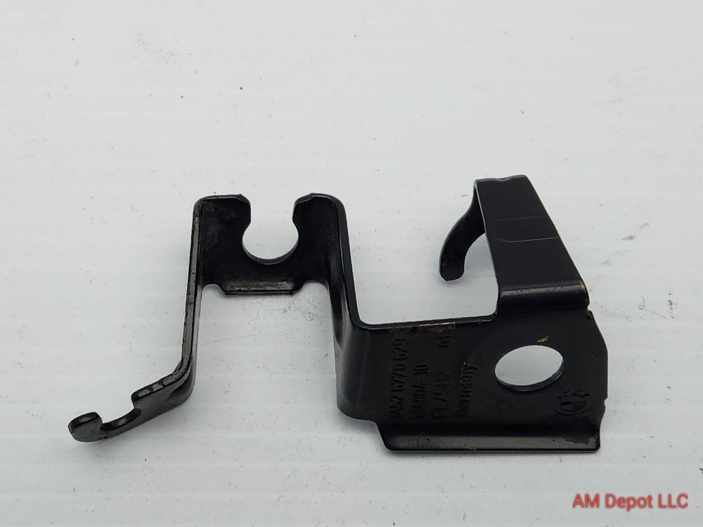 2009 BMW 135i 128i E82 E88 Front Left ABS Sensor Cable Holder / Bracket 6770629