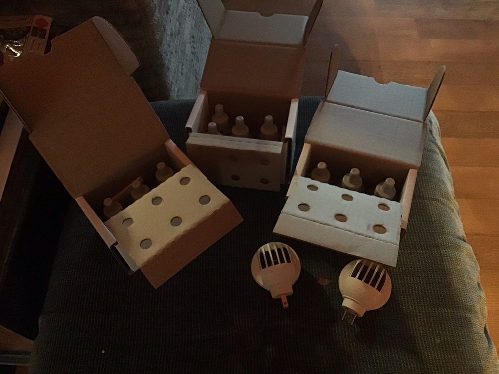 Feliway Enhanced Diffuser And Refill Lot. 2 Diffusers. 16 X 30 Day Refills.