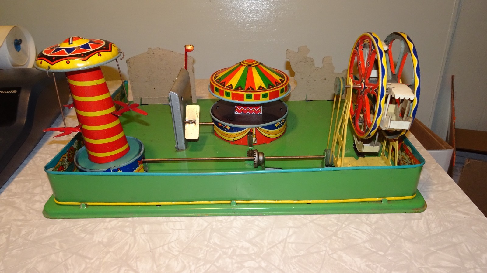 Vintage Wyandotte lever windup Carnival Toy from the '30's with box
