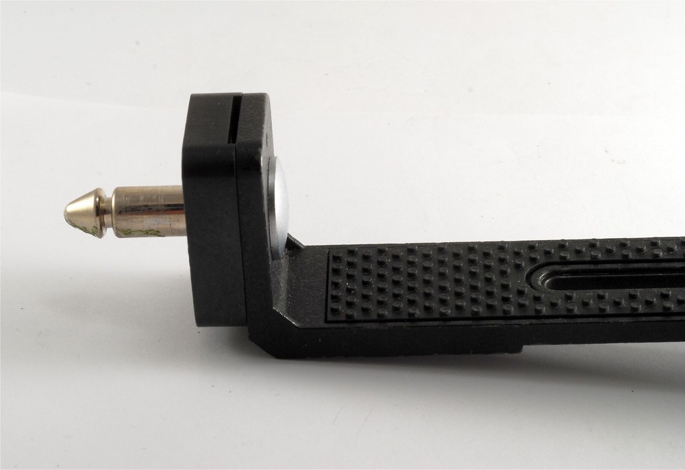 VIVITAR Camera Bottom Plate For Flash Bracket Flash Grip Used