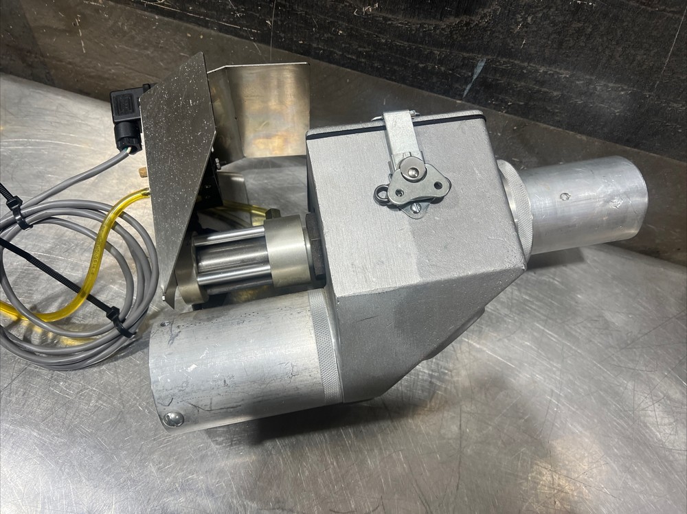 CONAIR material Hopper Isolate Receiver Model CV2. Used Surplus. Item ID 7