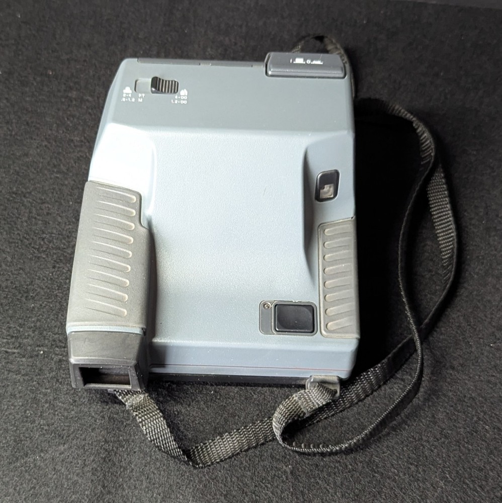 Polaroid 600 Impulse Camera Built In Flash Instant Untested