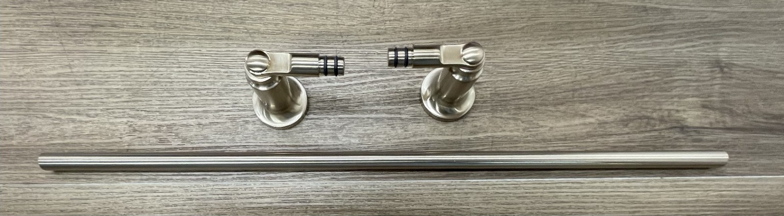 Delta 73524-CZ Saylor 24" Towel Bar - Champagne Bronze - *READ*