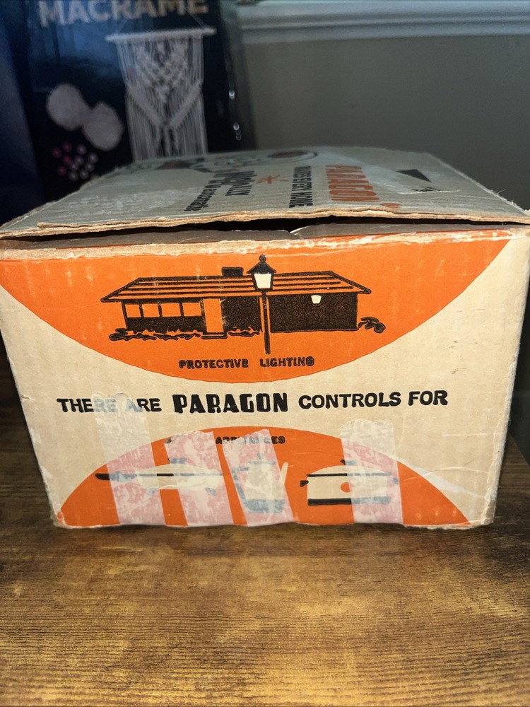 AMF PARAGON 24 HOUR TIMER MODEL ART13-0 W/ RANDOM OFF SWITCH