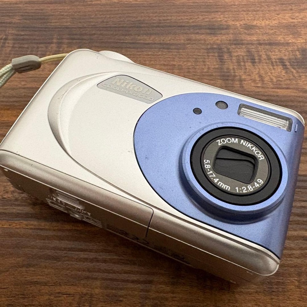 Nikon COOLPIX E2000 Compact Digital Camera Tested Zoom Flash AF Features