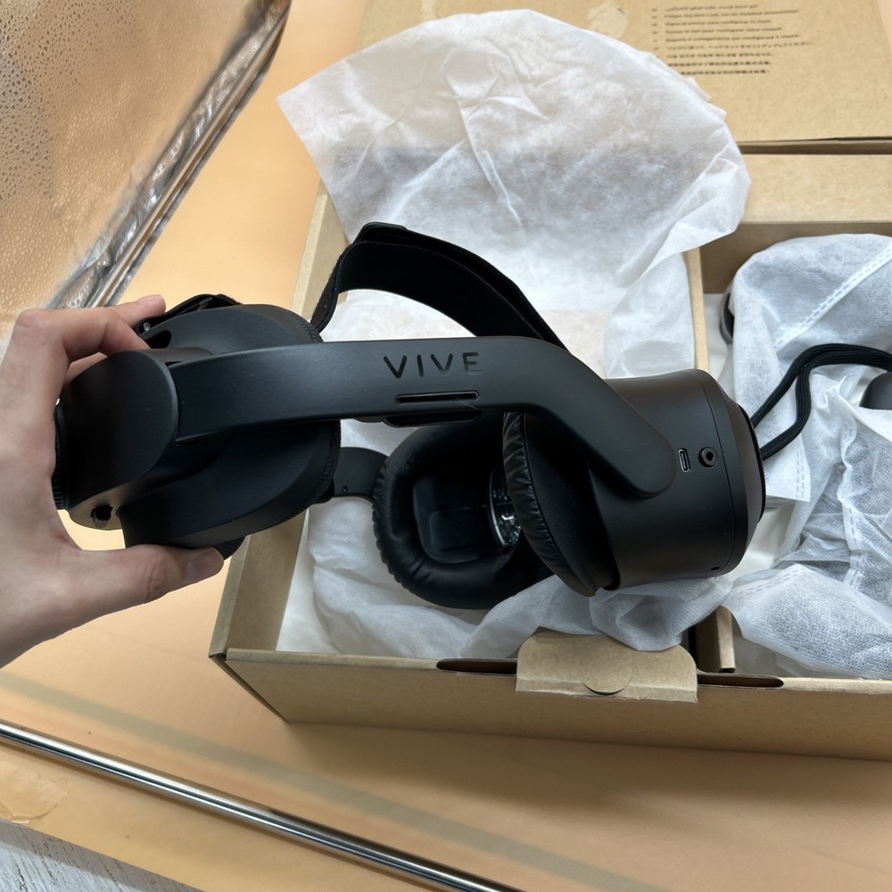 HTC Vive Focus Vision Mixed Reality and PC VR Headset + Controllers