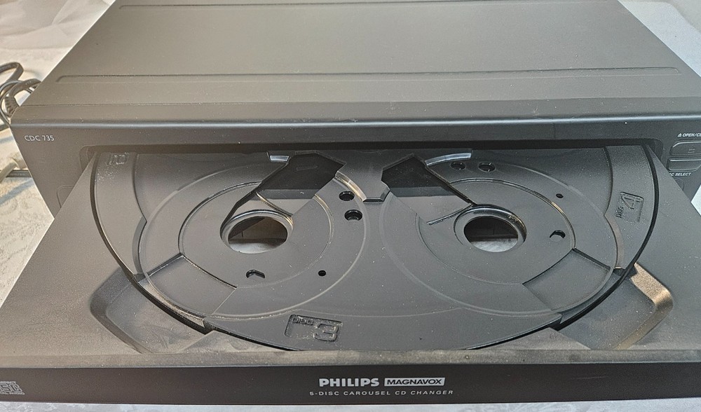 Philips Magnavox CDC735 5-Disc CD Player Changer Carousel NO Remote WORKING