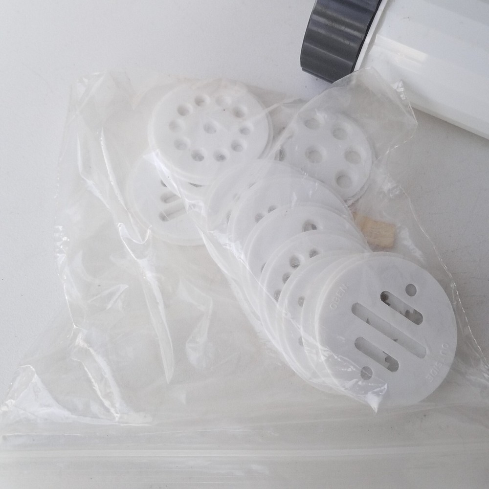 Wilton Spritz Cookie Press 12 Plastic Cookie-Design Discs
