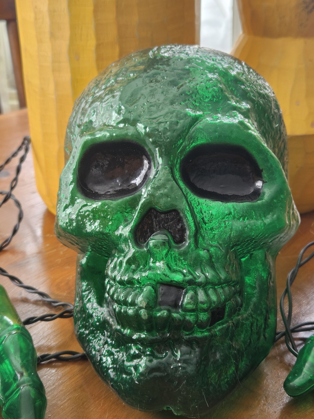 VTG Working Halloween Series Light Up Skull W Hands 3 Piece Clear Green