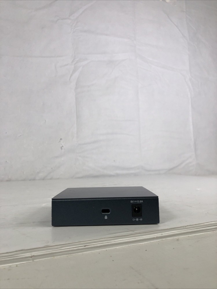 TP-LINK TL-SG105 5-Port Desktop Switch