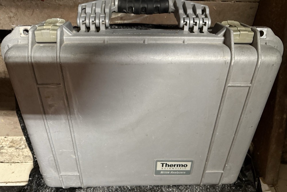 Thermo Scientific Niton XLp 300 Handheld XRF Analyzer Testing Kit