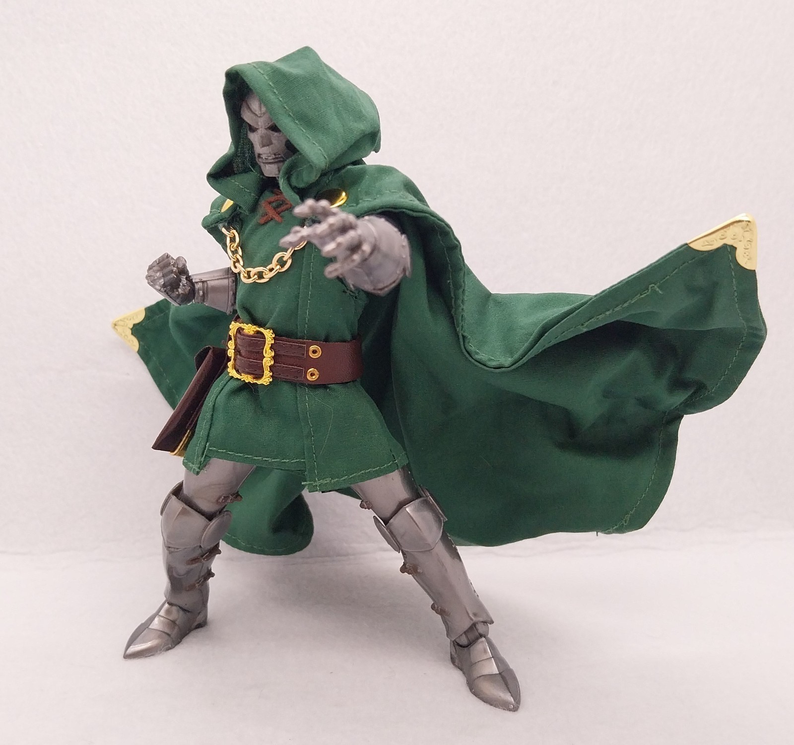 SU-DOOM-SET-GN: 1/12 Deluxe Green Outfit Set for Marvel Legends Dr. Doom