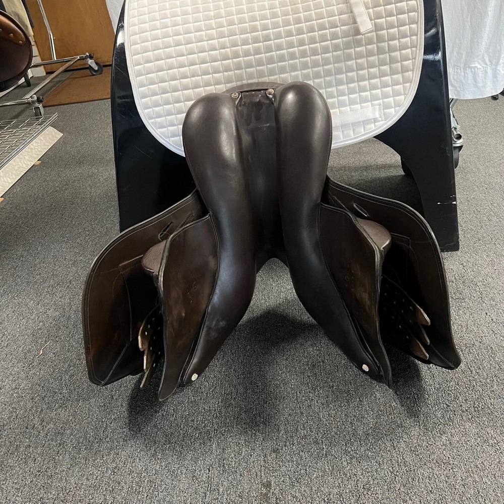 Used Schleese Eagle- Size 17.5" Jump Saddle Brown