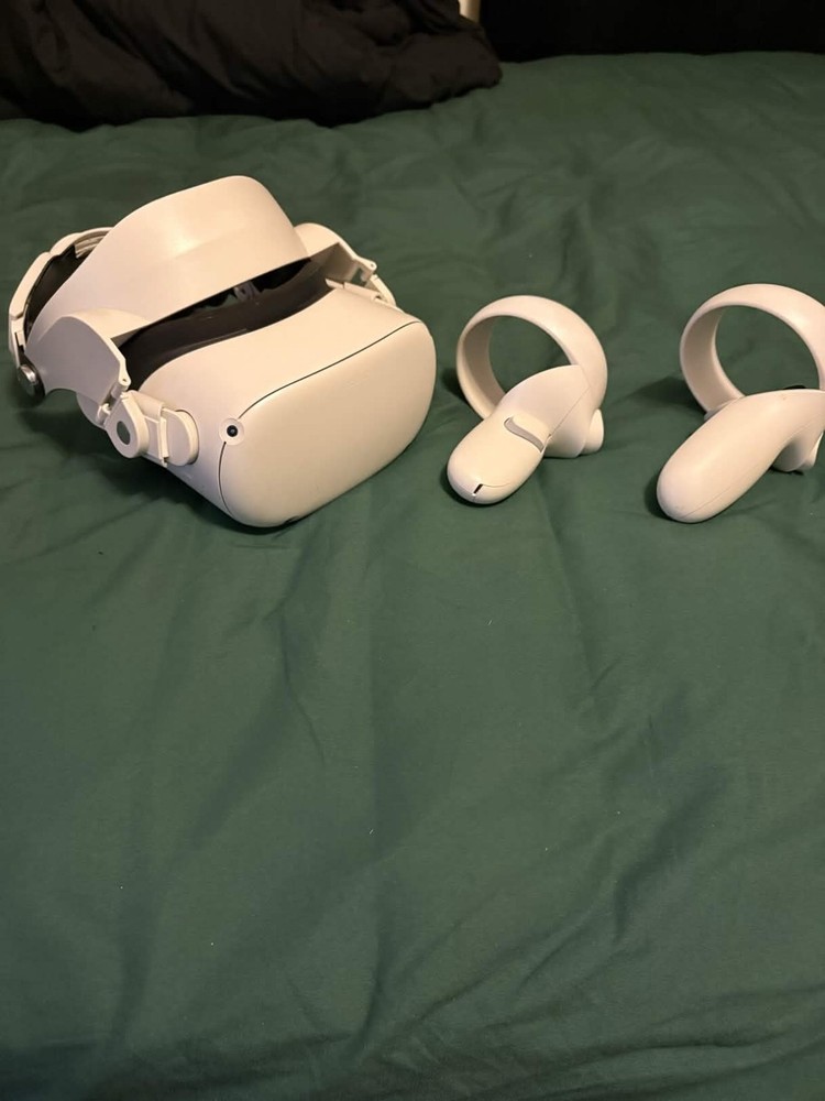 Meta Oculus Quest 2  Virtual Reality Headset - White  ONLY HEADSET WORKS