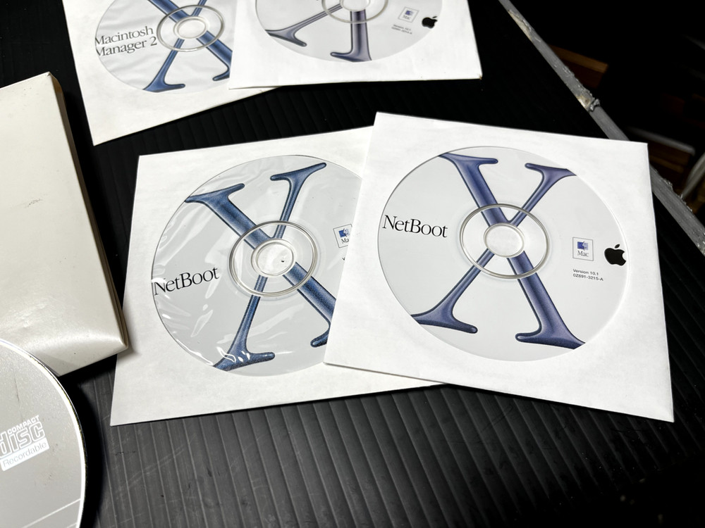 Mac OS X 10.1 Upgrade (2Z691-3258-A), Mac Manager, NetBoot, Developer Tools 8CDs