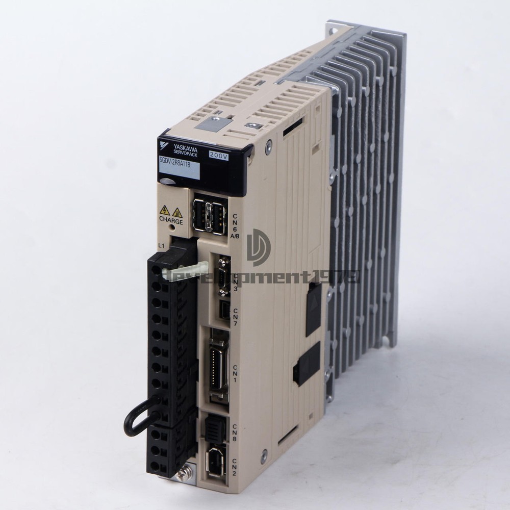 ONE NEW YASKAWA SERVO Driver SGDV-2R8A11B