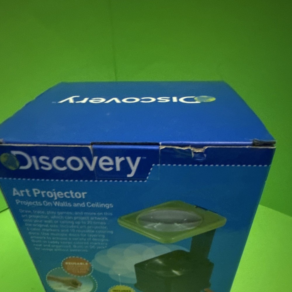 Discovery Analog Art Projector Projects on Walls and Ceilings