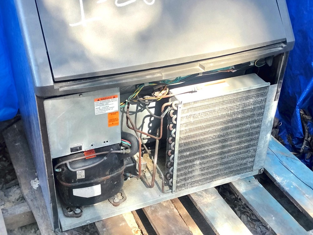 Manitowoc Undercounter Ice Maker Cube Machine Bin - 280 Pounds - QD0272A