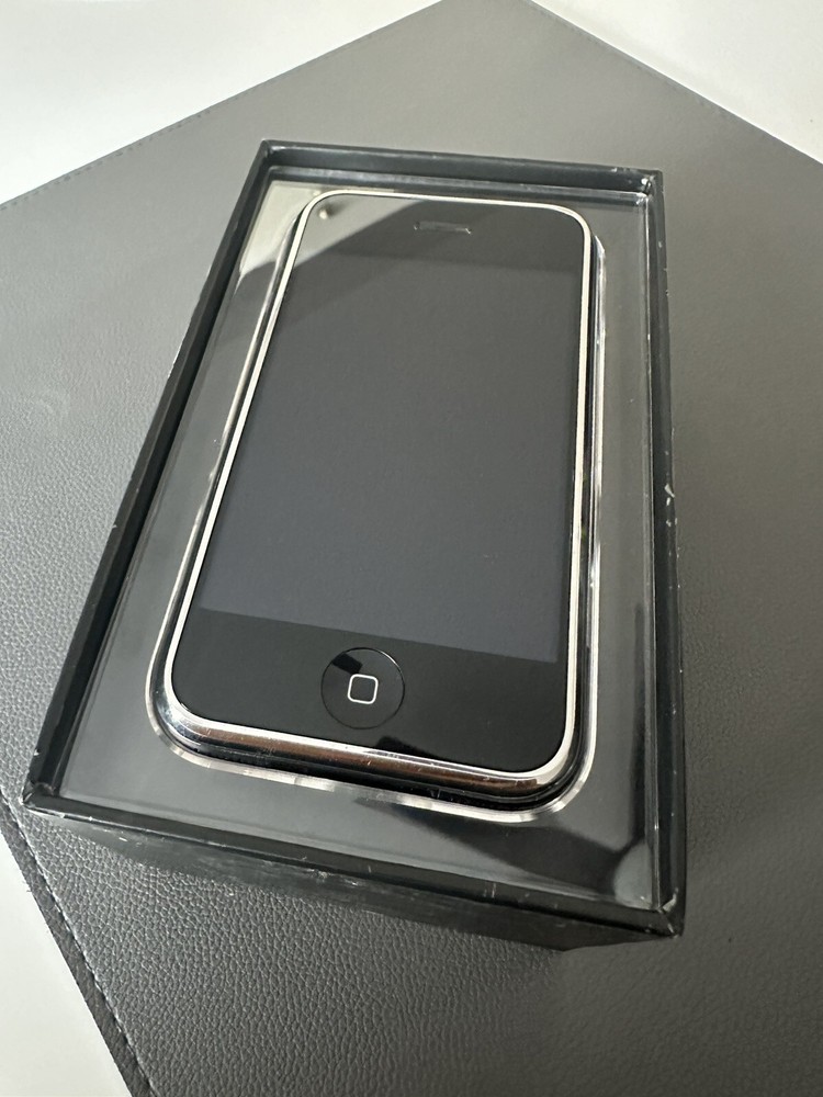 Apple iPhones Collection (12 Items)