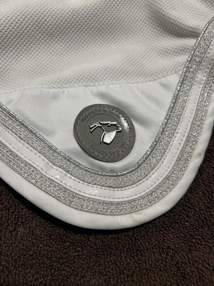 Catago Attitude Bonnet. White. Full