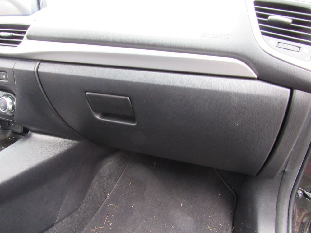 3         2018 Glove Box 1077605