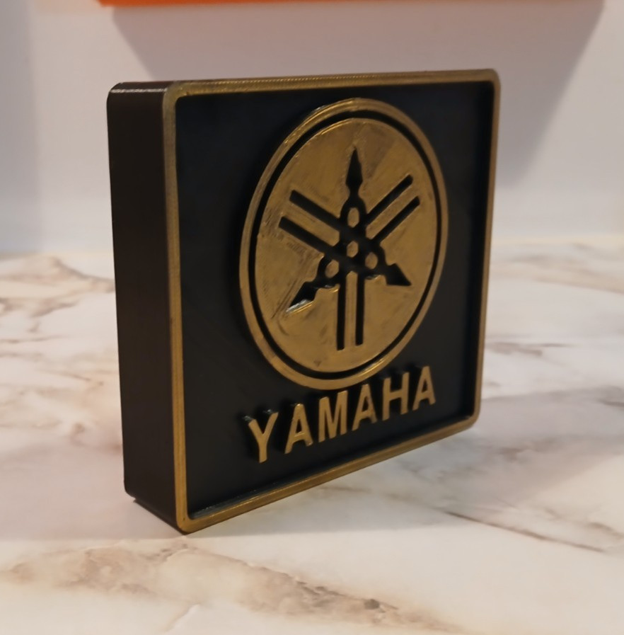 YAMAHA self standing logo