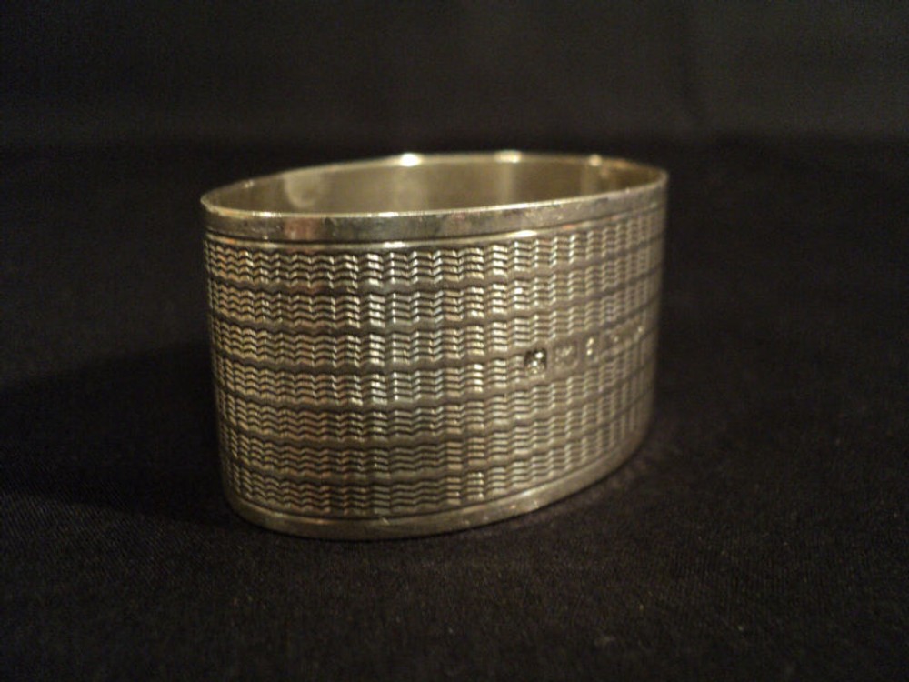 LOVELY STERLING SILVER NAPKIN RING, ENGRAVED DESIGN