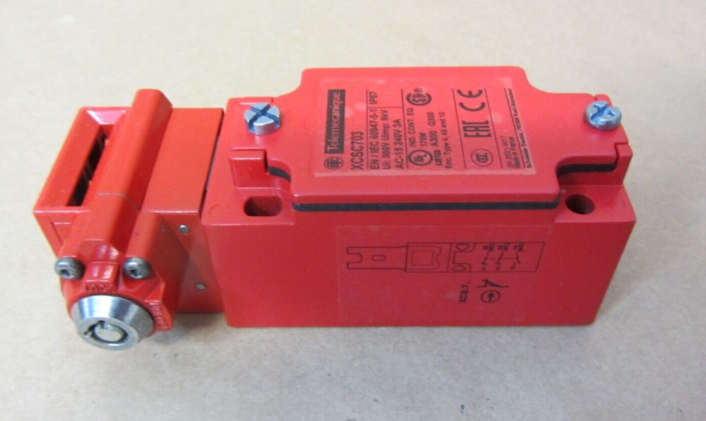 Telemecanique Safety Limit Switch XCSC703, no keys
