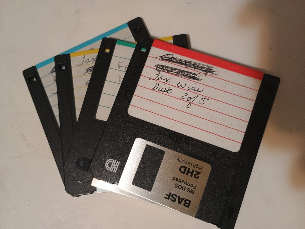 Floppy Disks 3.5" inch - Black / Beige