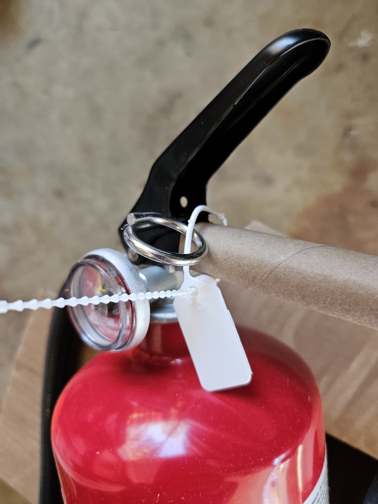 NEW First Alert Fire Extinguisher, Model FE2A10GR - EX3622