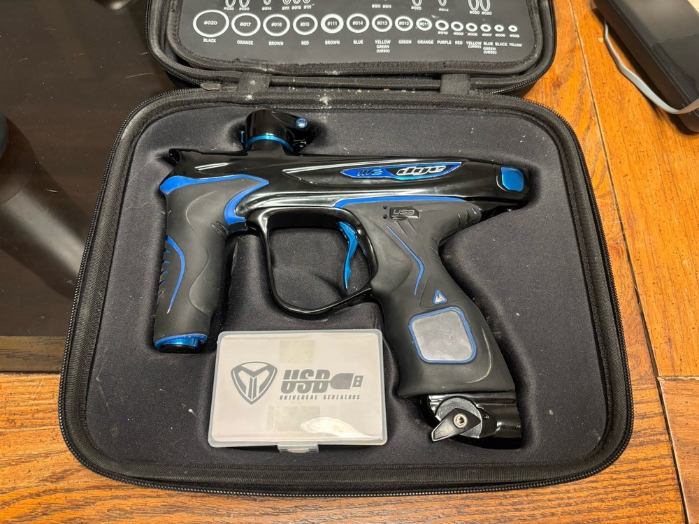Dye Paintball M2 Black/Dark Blue