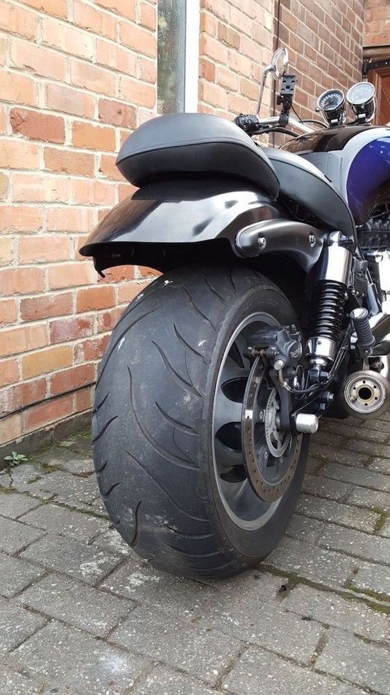 TRIUMPH  ROCKET 3  SHORT  - SCULPTED  - REAR  MUDGUARD SMOOTH