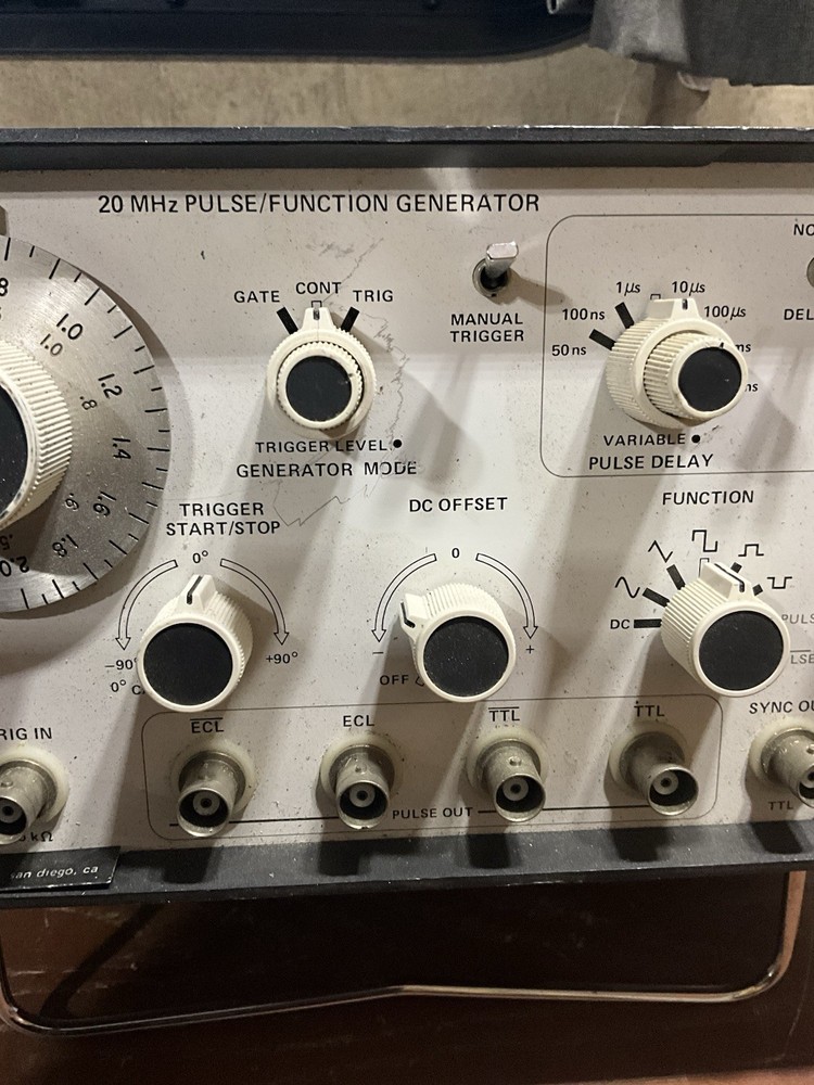 WAVETEK 20 MHZ PULSE FUNCTION GENERATOR MODEL 145 POWERS ON