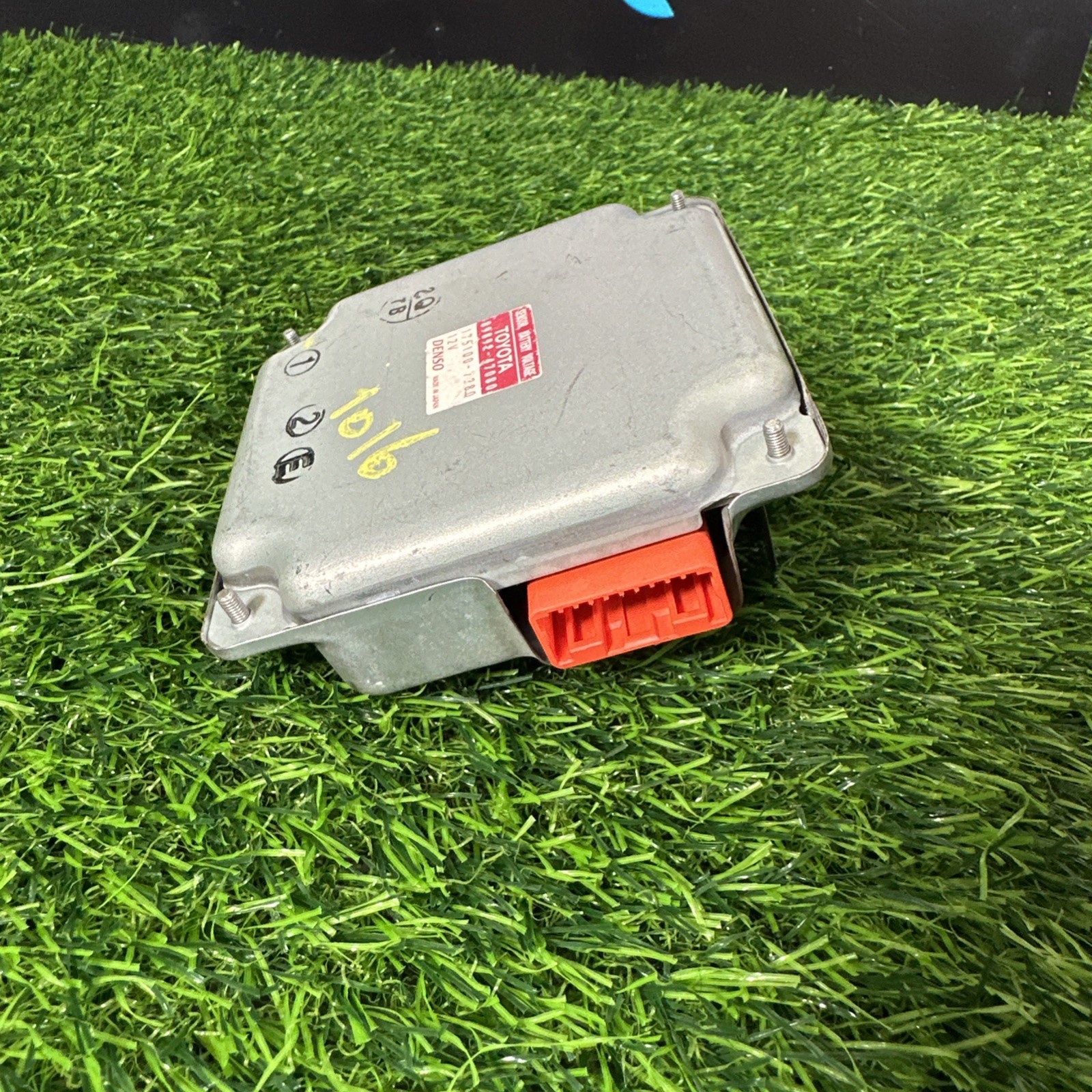 Toyota Prius Hybrid 2011-2015 Bettery Voltage Sensor Control module 89892-47080