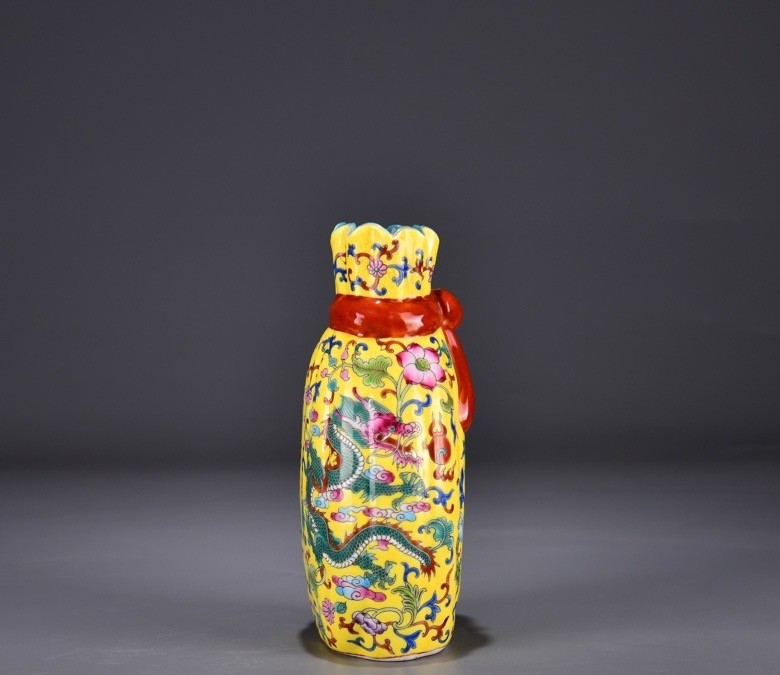 7'' Qianlong Marked Enamel Colour Porcelain Dragon Totem Zun Vase Pot Bottle
