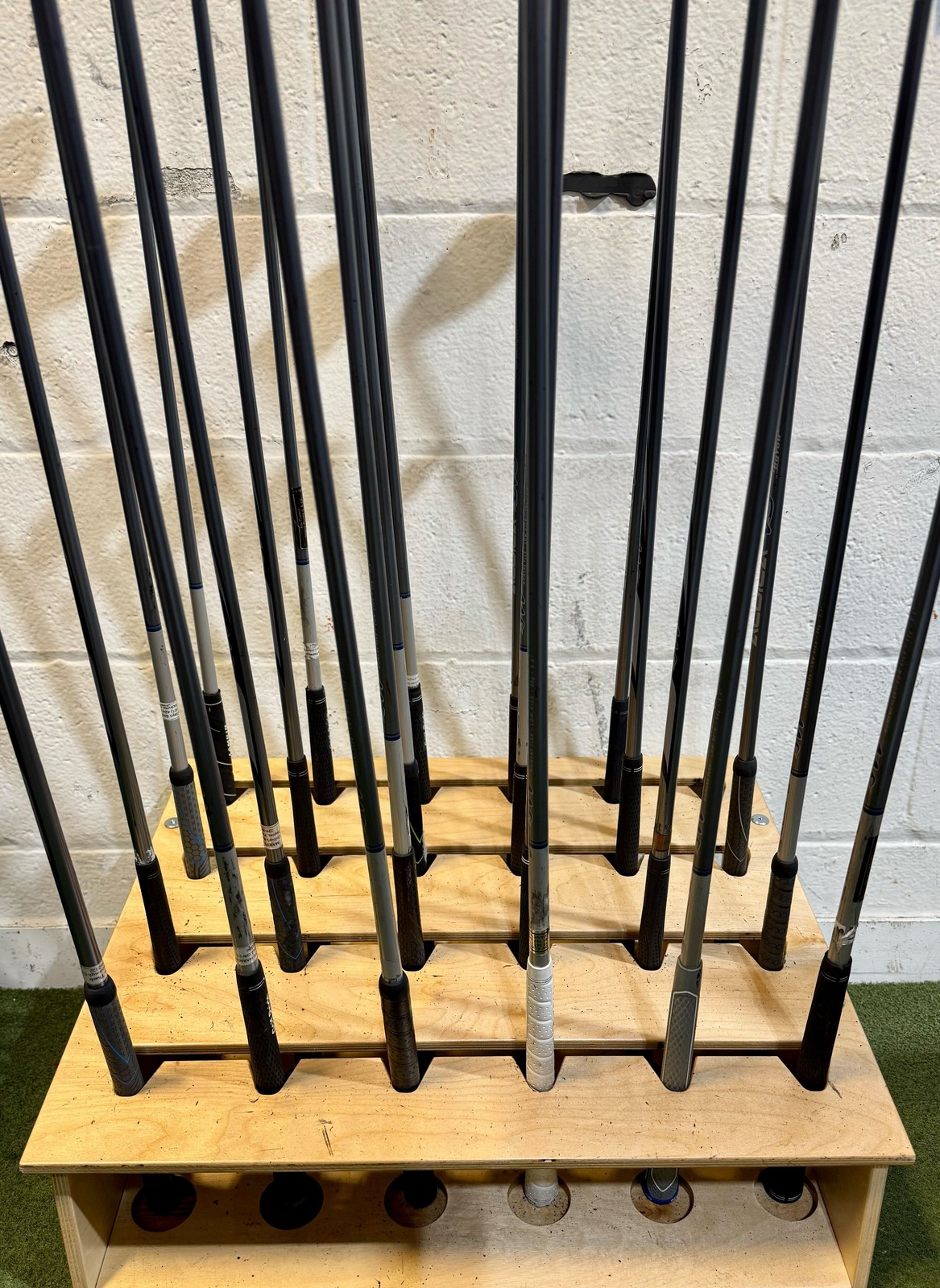 Wholesale Lot of 45 Golf Clubs - Cobra Hybrids