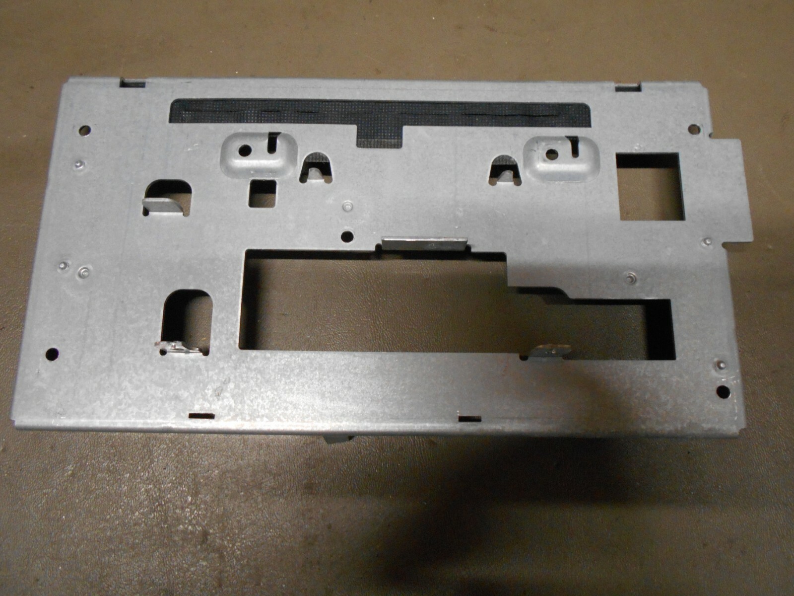 02-05 Deville 02-04 Seville Code U1R Cassette CD Player Radio Front Access Panel