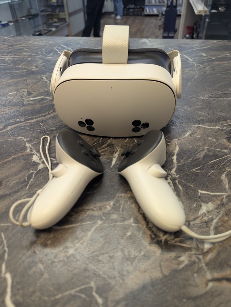 Meta Oculus Quest 3S - 128GB VR Headset with Controllers