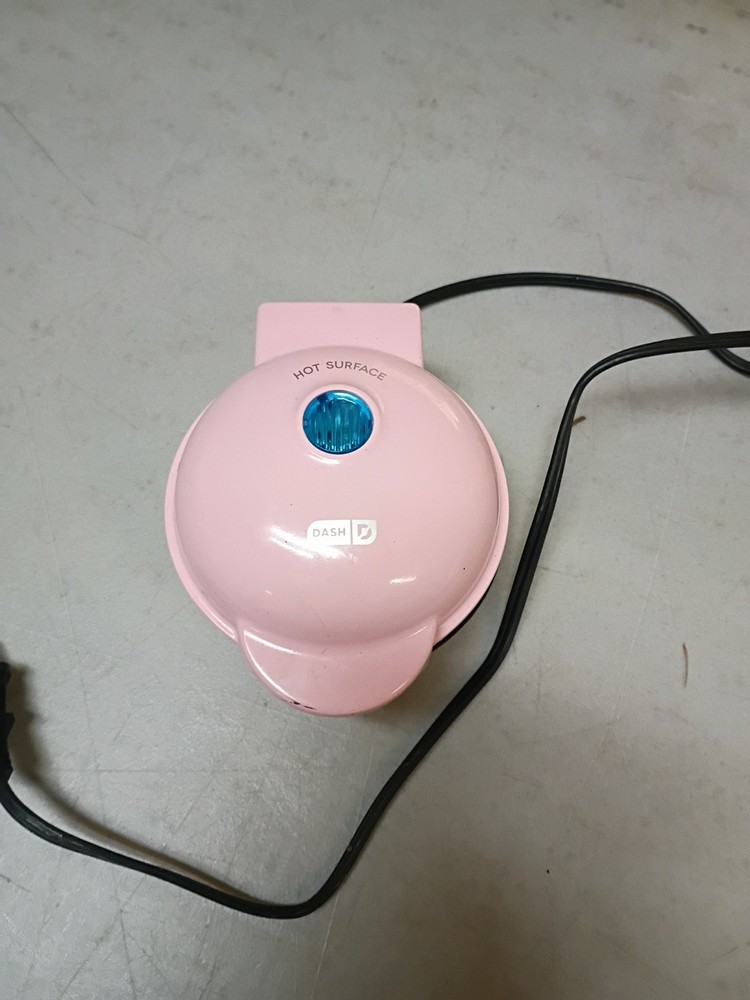 Dash Pink Mini Perfect Personal Non-Stick Surface Bundt Cake Maker. Works