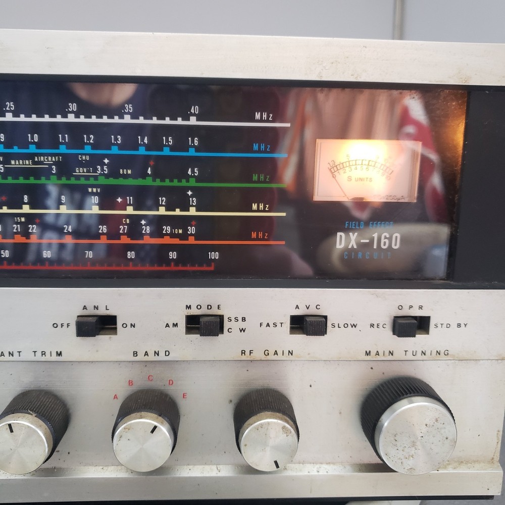 Vintage Realistic DX-160 Solid State Communications Recievers - Tested