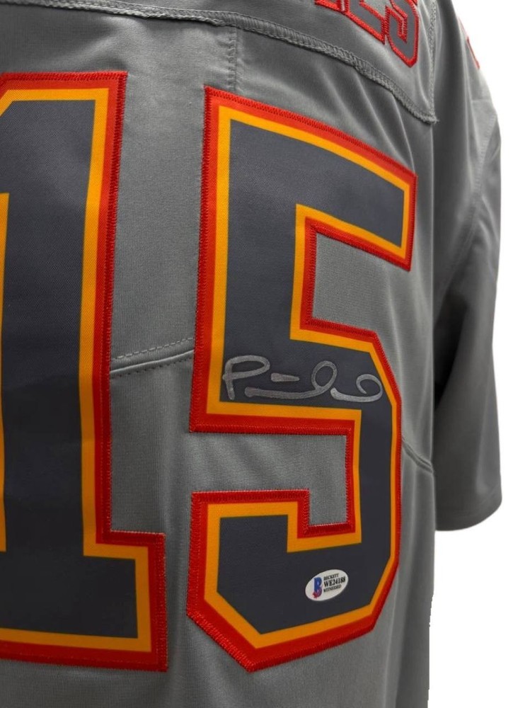 Hand Signed JERSEY Patrick Mahomes Autographed Size M BAS Authentication