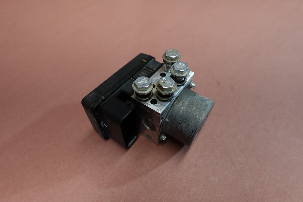 2012-2015 Harley Davidson FLD Switchback ABS BRAKE PUMP MODULE