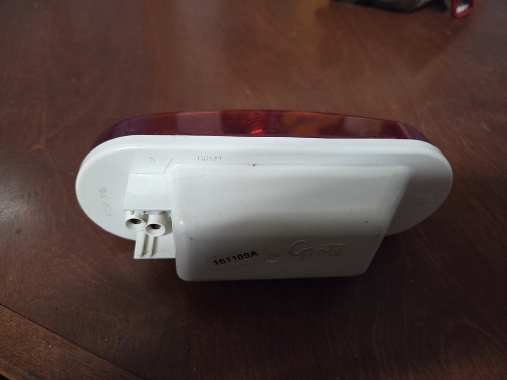 Grote Red Light Tail Light SAE-1PP2RST-92