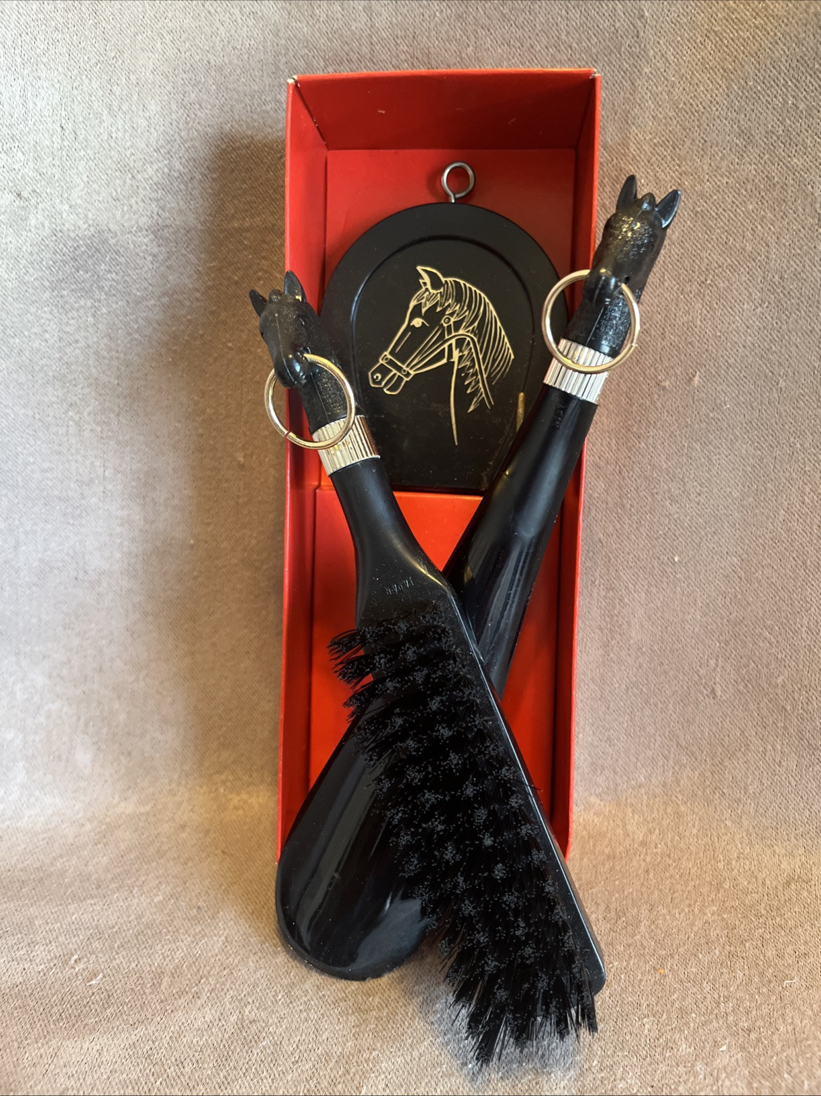 VTG 1960's REGENCY Travel Horse Brush, Shoehorn & Wall Plaque NEW IN BOX UNUSED