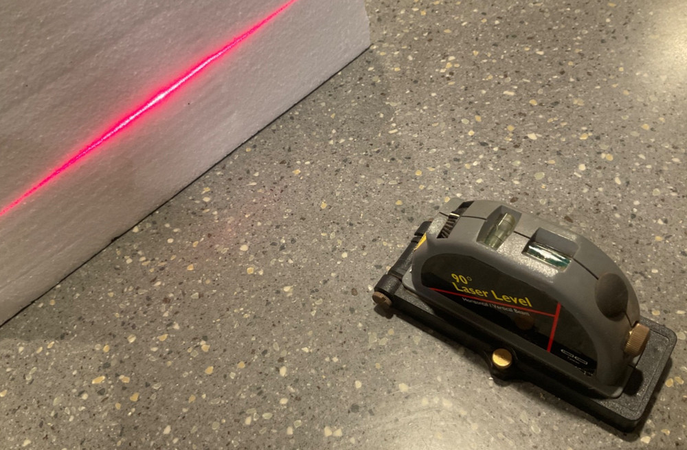 90° ADJUSTABLE LASER LEVEL, HORIZONTAL / VERTICAL BEAM